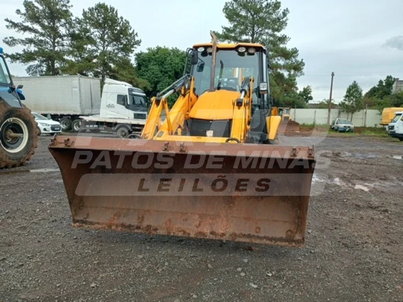JCB 3CX RETRO ESCAVADEIRA 2011